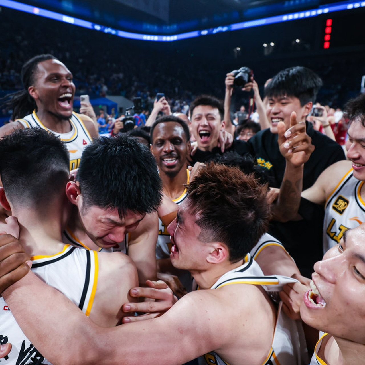 NBA总决赛最终胜负已分，新晋冠军庆祝激动不已！的简单介绍