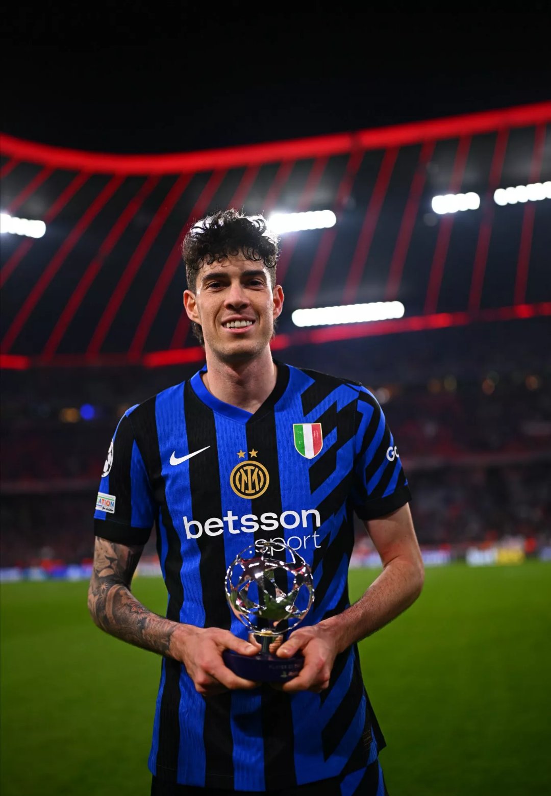 包含阿尔梅里亚小将展现潜力，球队前景一片光明的词条