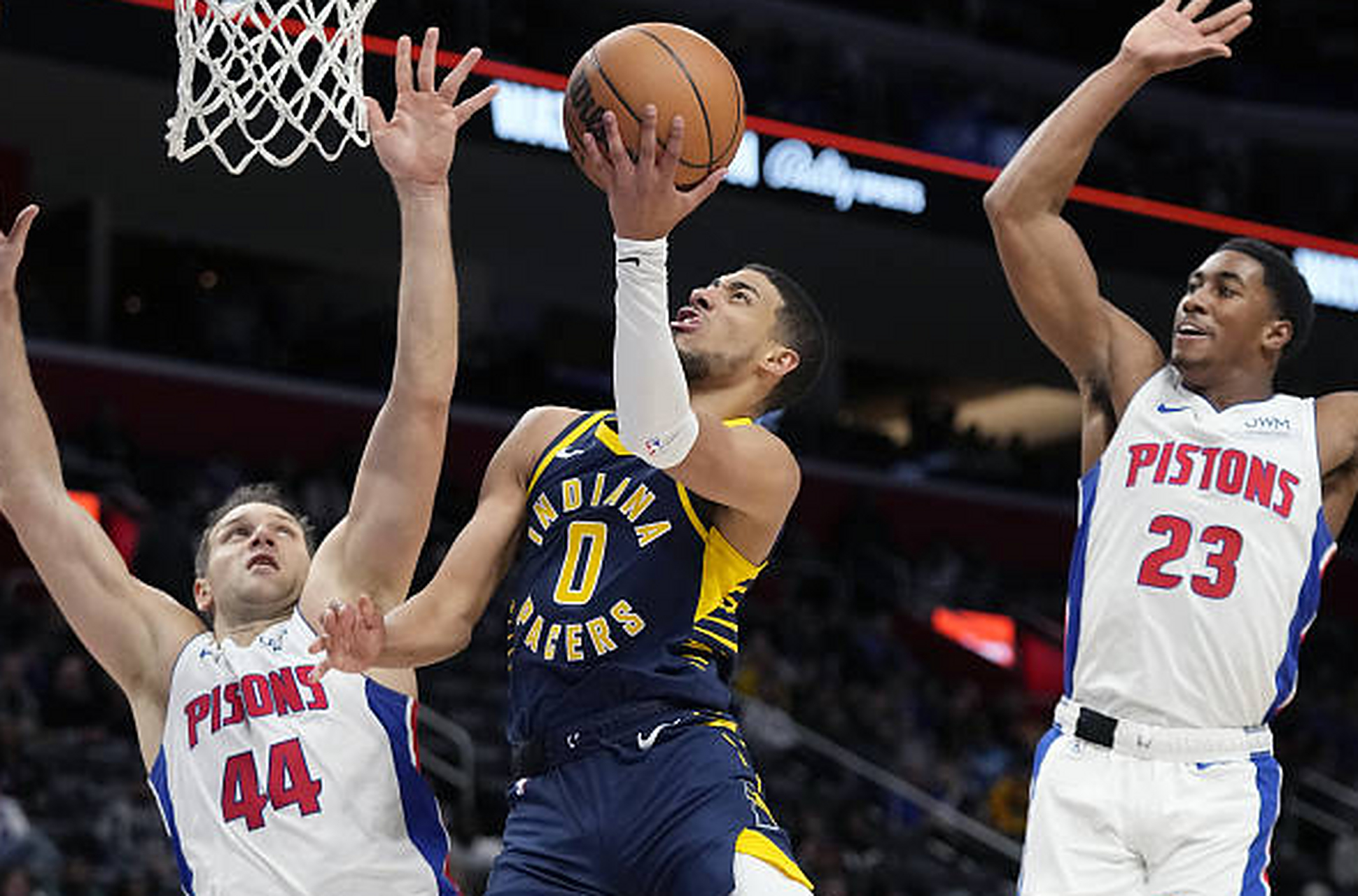 乐鱼体育馆-职业篮球队在大洲比赛中取得胜利