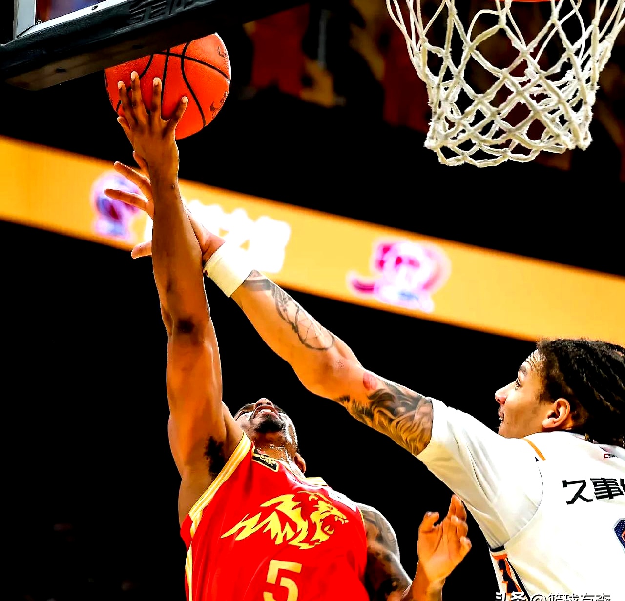 乐鱼体育教练-精彩瞬间不断涌现，CBA比赛吸引无数目光