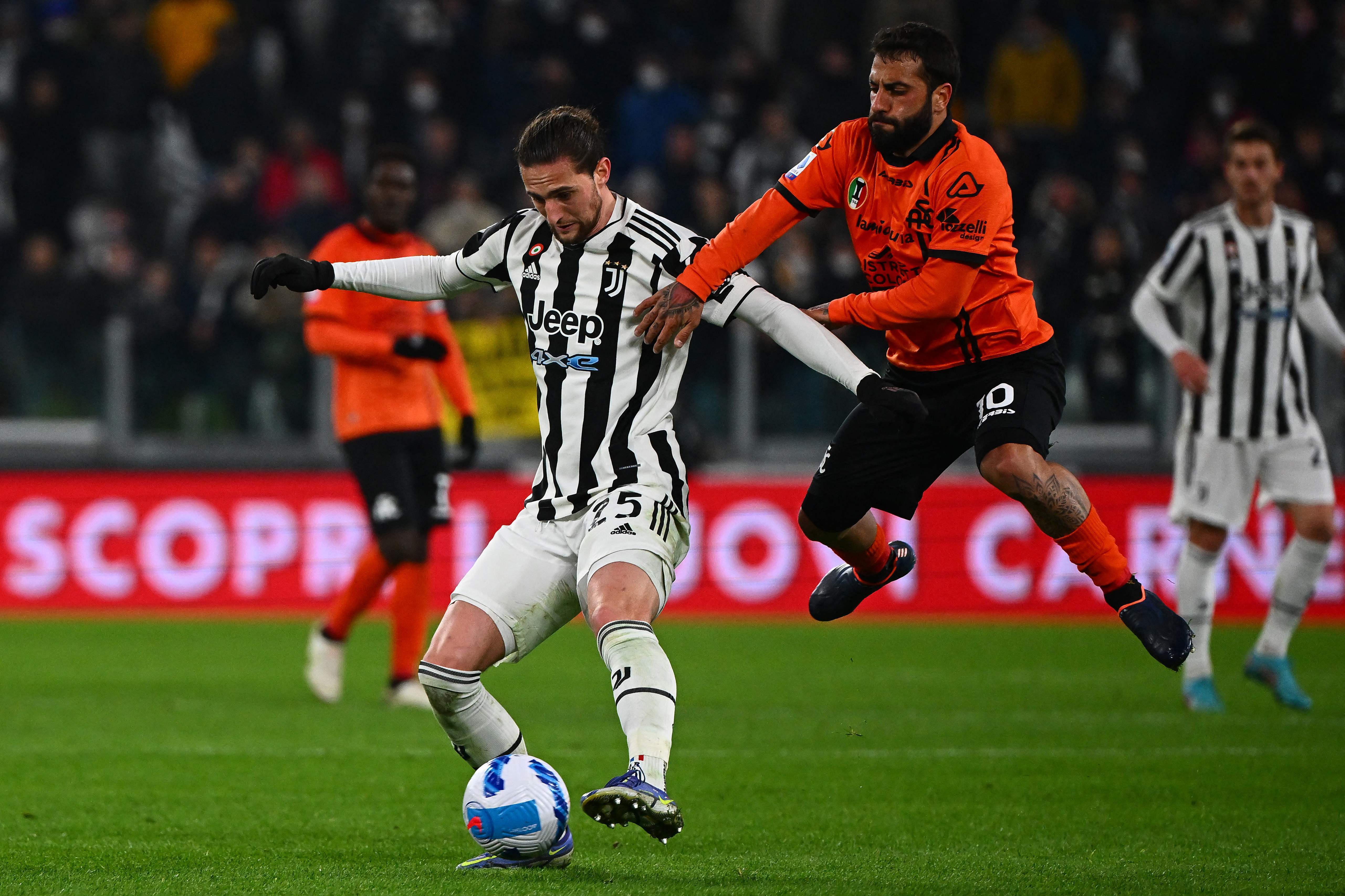 乐鱼体育网页版入口-佛罗伦萨中场因伤离场，或将休息数周