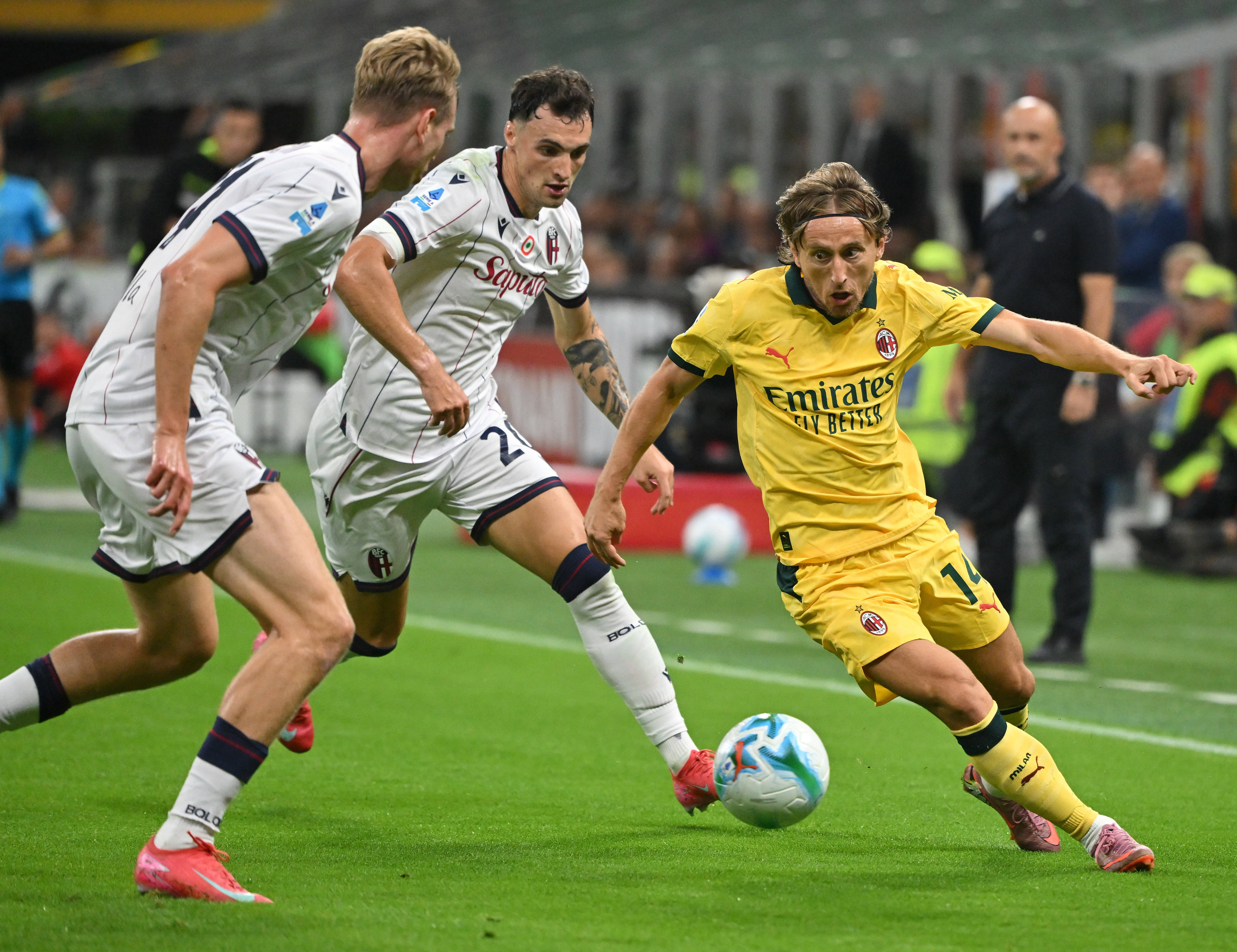 AC米兰阵中一线队球员突入尤文图斯训练场窥探战术,触犯纪律遭处罚的简单介绍 AC米兰阵中一线队球员突入尤文图斯训练场窥探战术,触犯纪律遭处罚的简单介绍