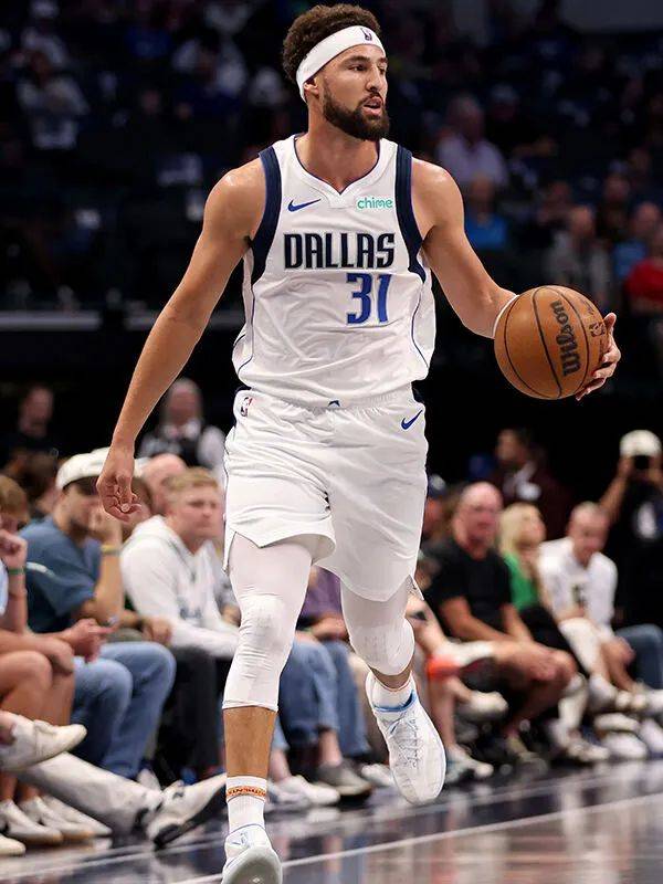 汤普森正式返回训练场地,勇士球迷热情迎接 汤普森正式返回训练场地,勇士球迷热情迎接