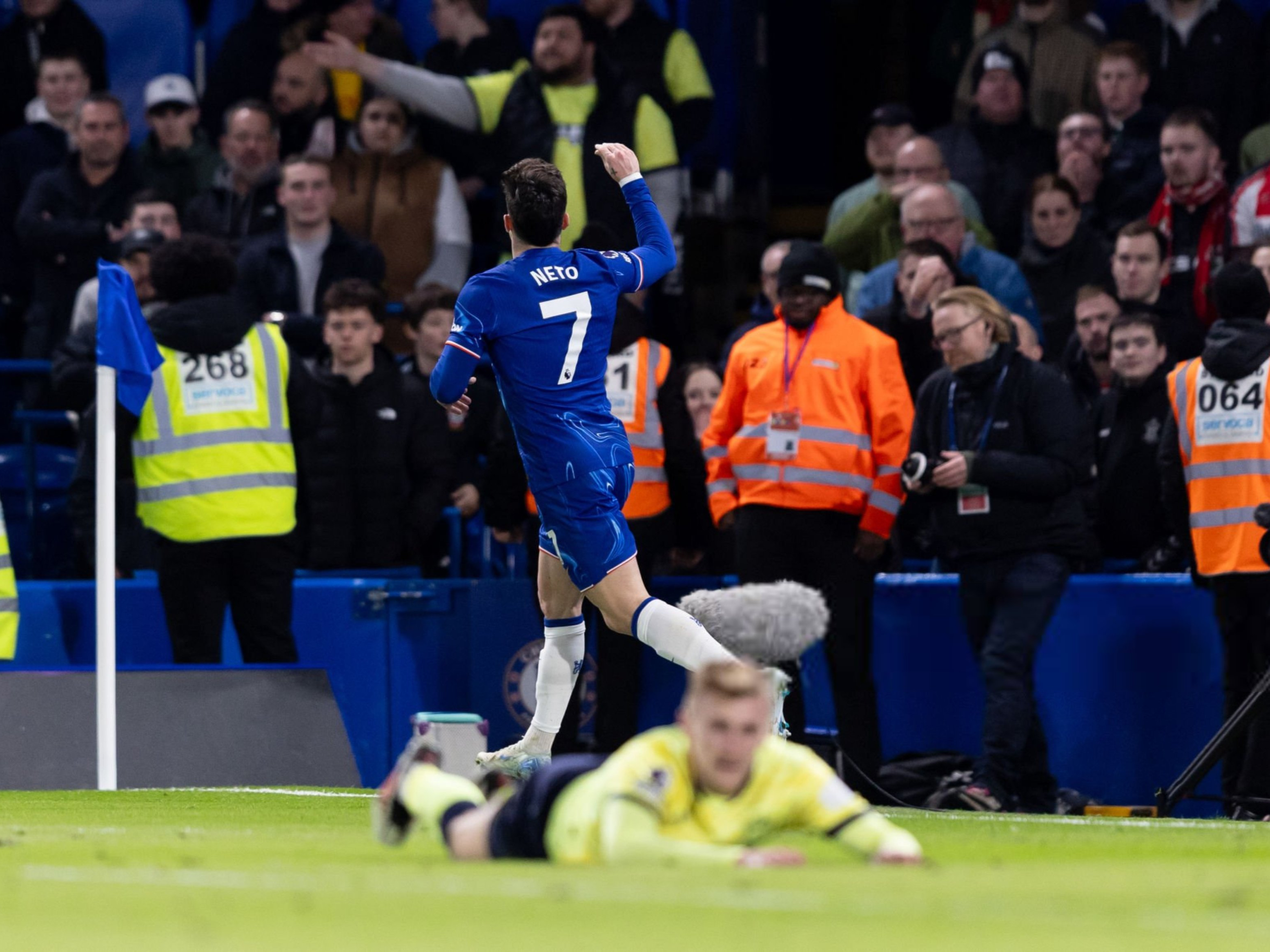 卢卡库：加盟切尔西后，助球队连续获胜，展现出色进攻火力的简单介绍