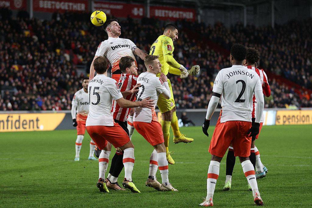 乐鱼体育app-沙尔克04客场失利，排名跌出前十