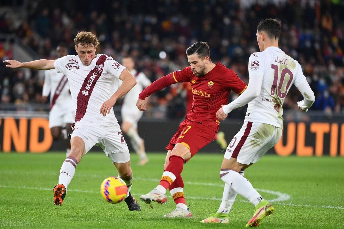 乐鱼体育登录-罗马双雄相持争夺欧洲赛事席位