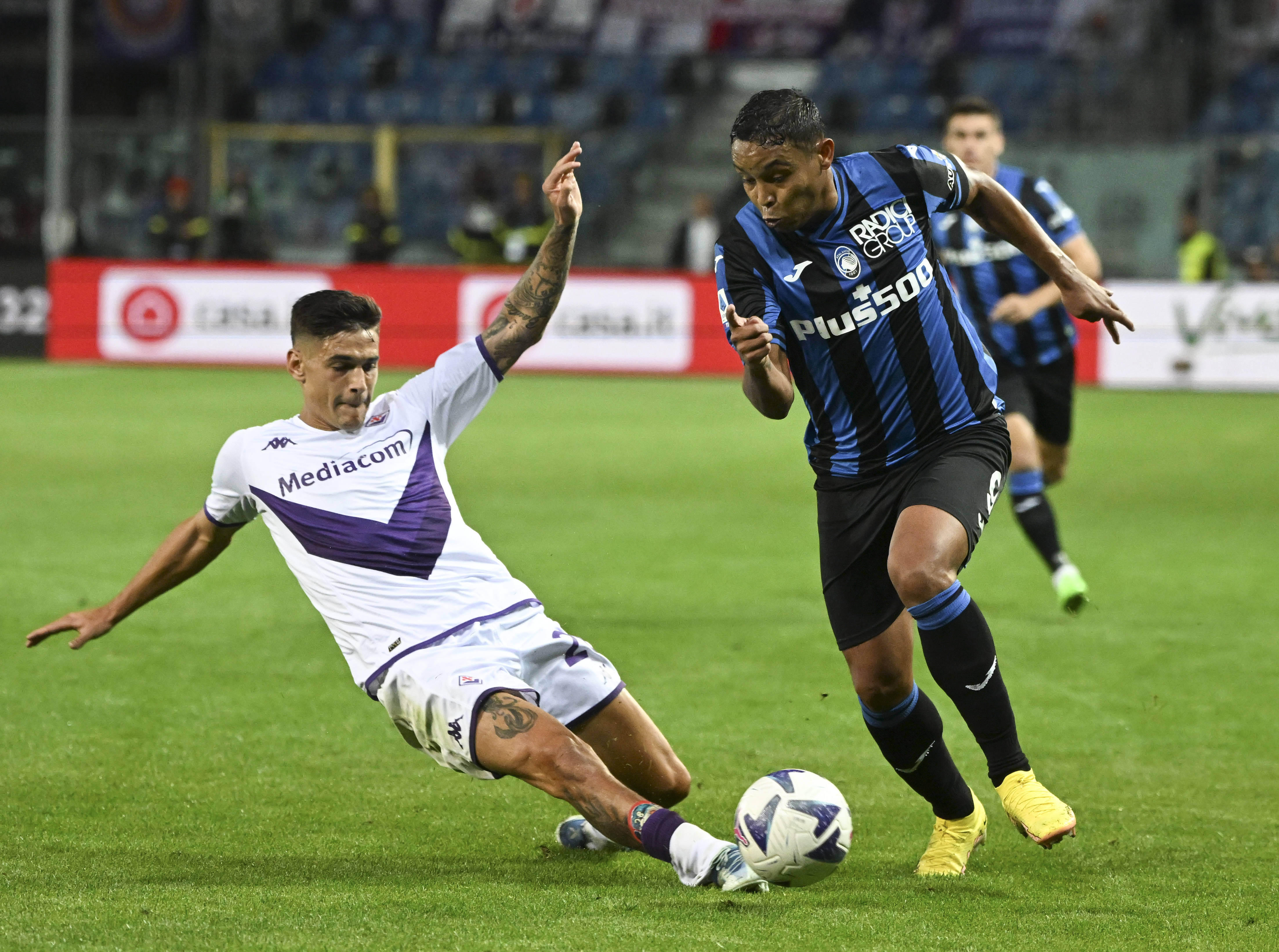 乐鱼体育网址-佛罗伦萨客场取胜，客队球迷放声欢呼